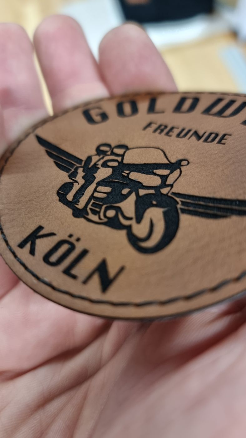 Runder Lederpatch mit Motorrad-Motiv